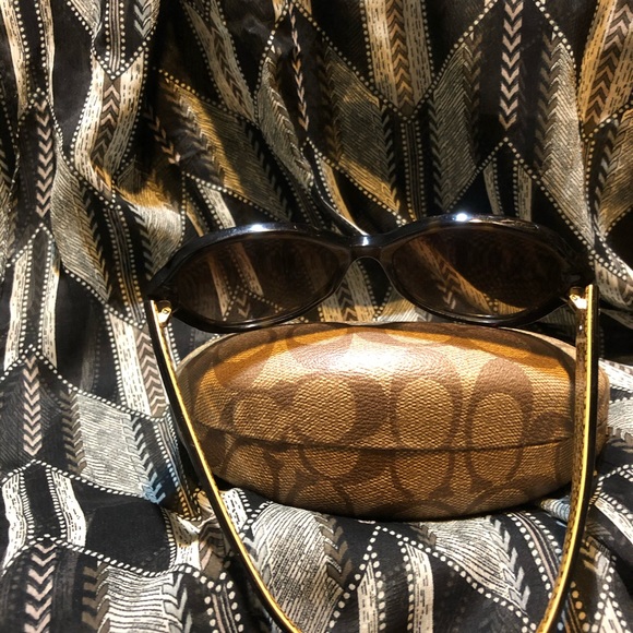 Coach - Picture 3 of 4